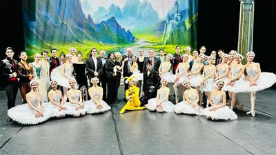 След представлението на балета "Лебедово езеро" в Бон.
Снимка: Старозагорска опаре