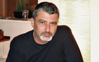 Почина журналистът Велислав Русев, съпруг на тв водещата Десислава Стоянова