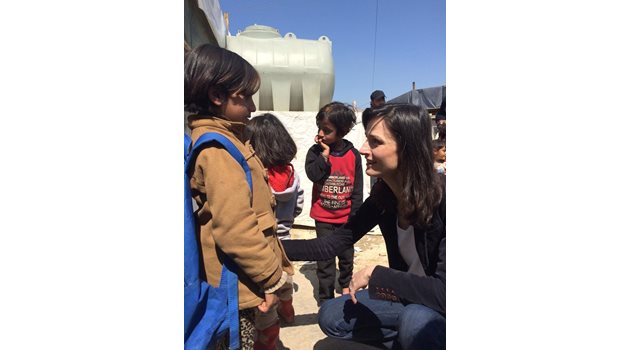 Мария Габриел като  евродепутат по време на посещение в бежански лагер в Ливан през 2016 г.
СНИМКА: ЛИЧЕН АРХИВ