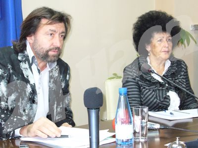 Николай Банев и майка му Мария Банева Снимка: 24 часа (Архив) 2011 г.