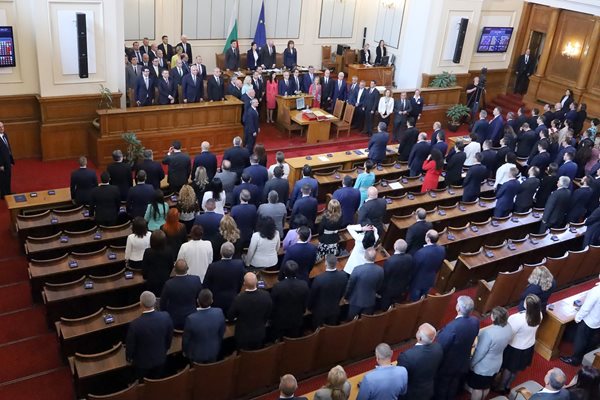 В последните няколко парламента и правителства процентът на жените е най-нисък от години насам.
СНИМКА: ЙОРДАН СИМЕОНОВ