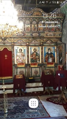 Иконостасът в „Свети Антоний“