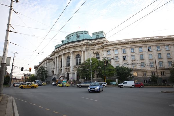 Кръстовището пред Ректората на Софийския университет СНИМКA: Николай Литов