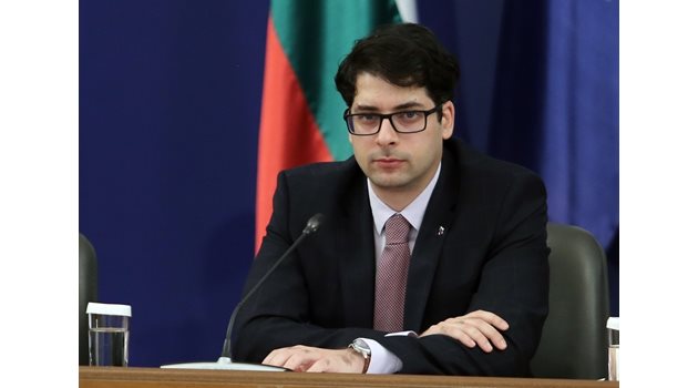 Вицепремиерът по управление на европейските средства Атанас Пеканов на брифинга в Министерския съвет. Снимки правителствен пресцентър