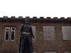 Мъж в костюм на Батман преследва "клоуни убийци" в Англия (Снимки)