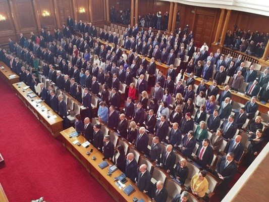 Депутатите от 48-ия парламент полагат клетва, преди да се окаже, че не могат да излъчат председател. СНИМКА: Архив