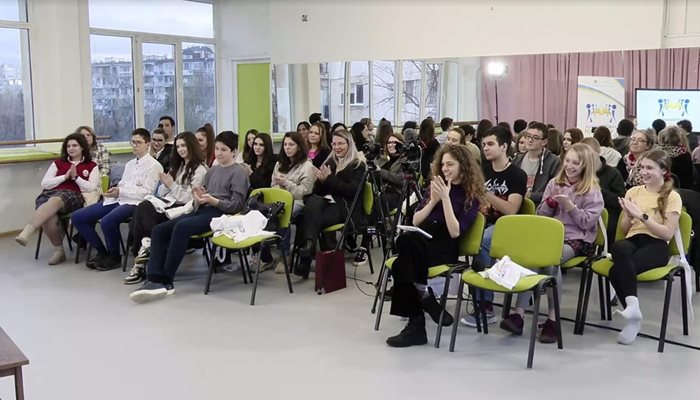 Работилниците гостуваха на столични училища, на студенти от Нов български университет, на центрове за култура и спортни клубове