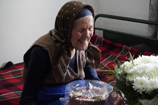 Златка Манушкина от Разлог празнува своя 100-годишен юбилей.