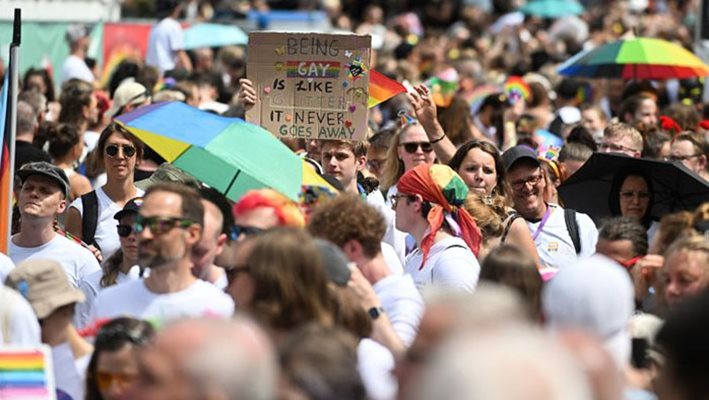 Парадът на ЛГБТ+ общността в Кьолн събра над 1,2 милиона души по улиците