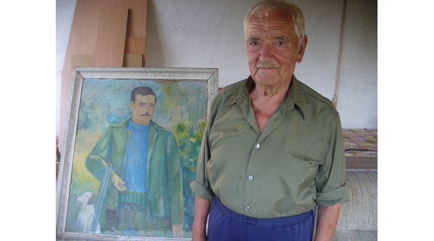 Топкаров показва свой портрет, рисуван от затворник