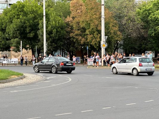 Кръговото кръстовище по време на протеста.