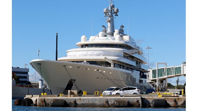 Oligarchs turn their backs on Putin, move yachts to Maldives (Obzor)