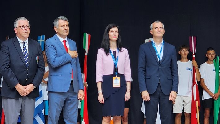 Мария Габриел и министър Димитър Илиев откриха световното първенство по гребане в Пловдив (снимки)