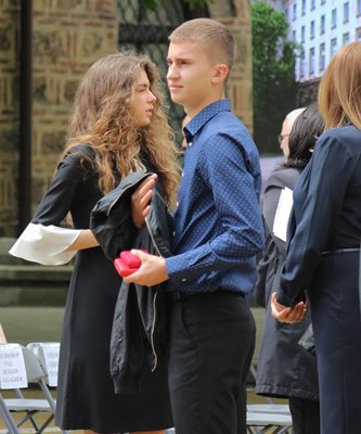 Децата на Румен Радев - Дарина и Георги живеят в дома на майка им.