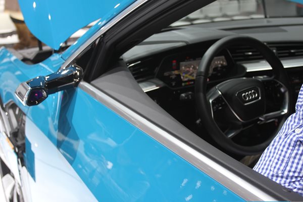 Първият електрически кросоувър на Audi е с камери вместо странични огледала.