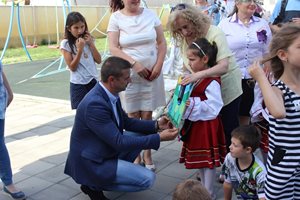Деца от Пловдив помагат за купуване на кувьоз в Чирпан