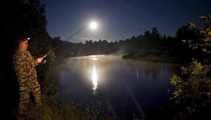 Риболовът нощно време е особено романтичен и интригуващ