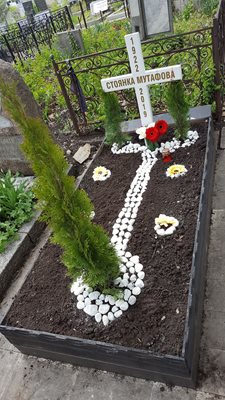 Гробът на Стоянка Мутафова е обгрижван от дъщеря й старателно