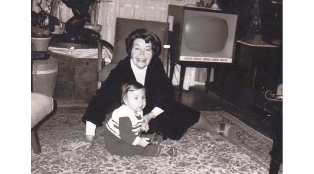 Мама Лиза с малкия Любомир.
СНИМКА: ЛИЧЕН АРХИВ