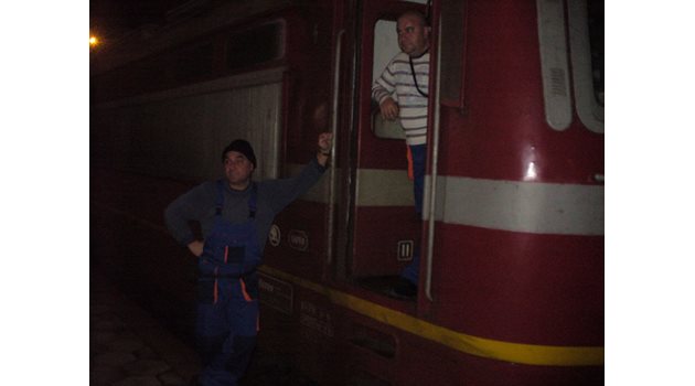 Пътниците бяха качени на друг влак към София, а композицията на бързия влак и превозната бригада останаха на старозагорската гара, докато следователите направят своя оглед на местопроизшествието.