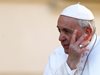 Папа Франциск не прие оставката на условно осъдения френски кардинал Барбарен</p><p>