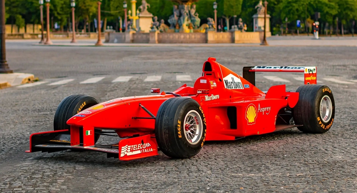 Непобедено Ferrari F1 на Михаел Шумахер отива на търг