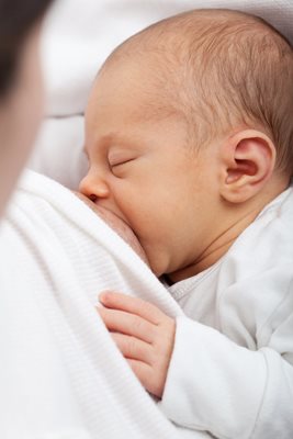 Кърменето е най-сигурният начин да предпазите новороденото от алергии