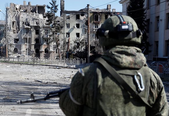 Руските сили отстъпват, докато Украйна се цели да обърне хода на войната