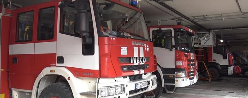 Евакуираха кадастъра в Бургас заради пожар