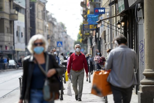 Улиците на Милано все повече се оживяват.
СНИМКИ: РОЙТЕРС