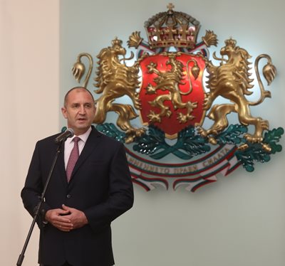 Правителството на Стефан Янев няма как да бъде наследено от партиите, твърди Румен Радев.