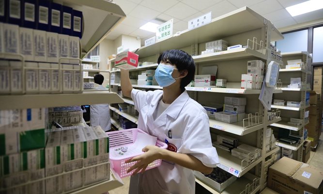 Ново китайско перорално лекарство за COVID-19 получи одобрение за клинични тестове
