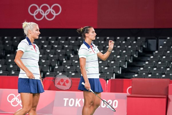 Габриела и Стефани Стоеви на олимпийския турнир по бадминтон в Токио. СНИМКА: ЛЮБОМИР АСЕНОВ, LAP.BG