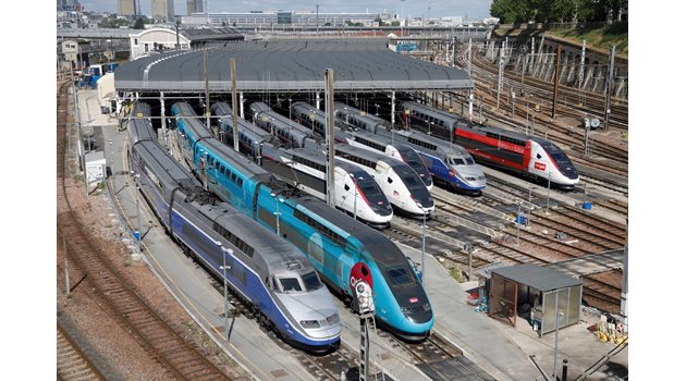  Високоскоростните влакове сега са на път да погребат вътрешните самолетни линии в Италия, а и не само. 