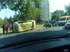 Зрелищна катастрофа блокира оживено кръстовище в Бургас (Снимки)