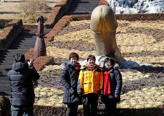 Паркът "Хаесингданг" в Синнам се радва на огромна популярност от туристи. СНИМКИ: Ройтерс