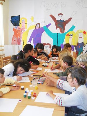 Занимания в Центъра за обществена подкрепа към "SOS Детски селища България"