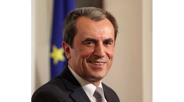 Преди да стане премиер, от 2009 г. до 2013 г. Пламен Орешарски е депутат от гражданската квота на Коалиция за България в 41-ото и 42-ото Народно събрание.