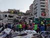 Трус между Турция и Гърция срути сгради, затрупа хора, вдигна цунами (Обзор, инфографика)