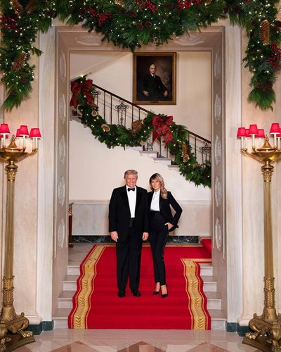 President Donald Trump and First Lady Melania have released their latest Christmas card from the White House.  On the steps of the main staircase, the two pose in stylish black tuxedos and white shirts.  PHOTO: INSTAGRAM