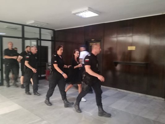Ботка Зарева в съда в Благоевград.