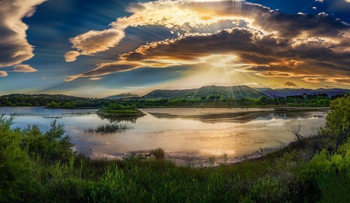 Слънчево и горещо време ни очаква и днес, в Пловдив 38°