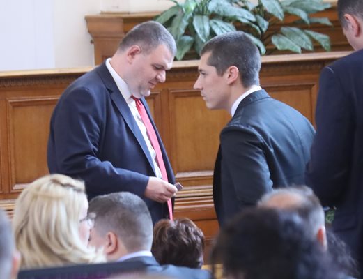 Делян Пеевски от ДПС и Мирослав Иванов от ПП са сред юристите, подготвили текстовете за изменения в конституцията.