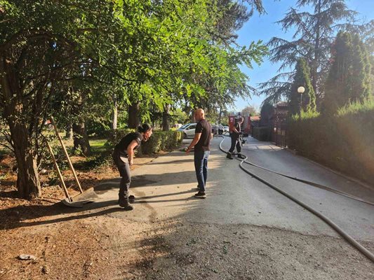 Mayor Kostadin Dimitrov has been at the scene since the flames started.  Photo: Facebook/Kostadin Dimitrov - the mayor of Plovdiv