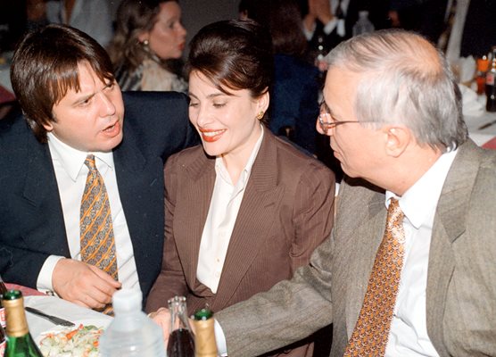 12 юни 2001 г., проф. Чирков с Дарина и Илия Павлови
СНИМКА: “24 ЧАСА”