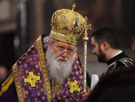 Търновският митрополит Григорий поема по старшинство председателството на синода, докато патриарх Неофит е в болница (Обзор)