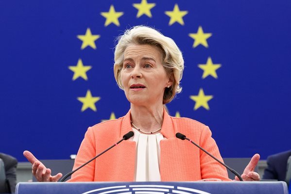 Фон дер Лайен: Догодина ЕС ще може да произведе 1 млн. снаряда