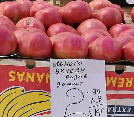 Розовите домати са популярни и вкусни, но изискват много вода.