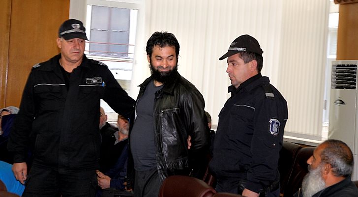 Водят Ахмед Муса в съда в Пловдив за поредно заседание на делото срещу него.