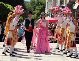 Празникът на розата и конкурсът за избор на Царица, е едно от най-обичаните събития в карловския край
Снимка: Архив